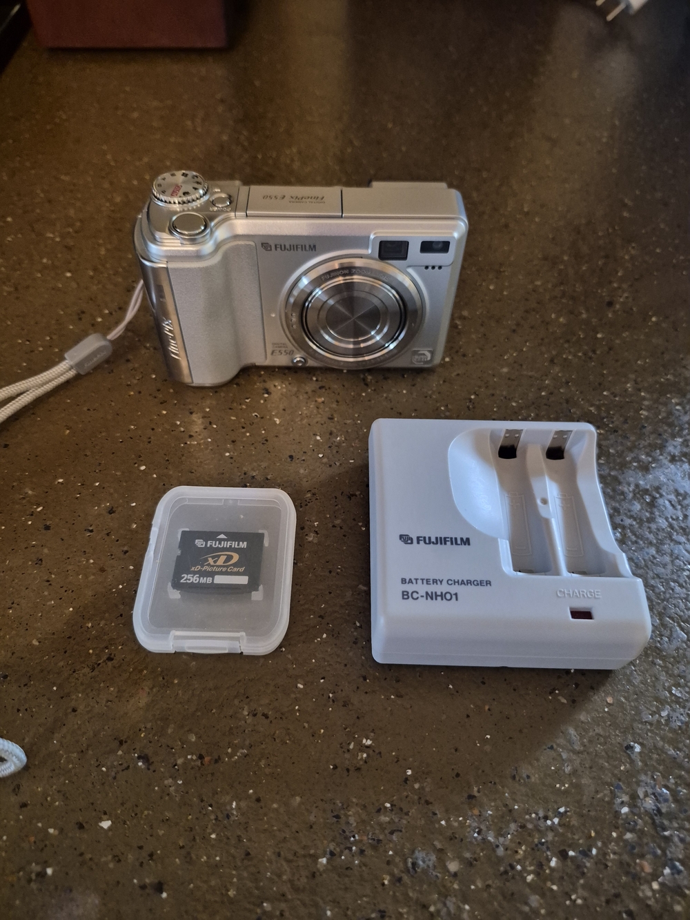Fujifilm E550 Silver Compact Digital Camera with Charger and 256MB Card